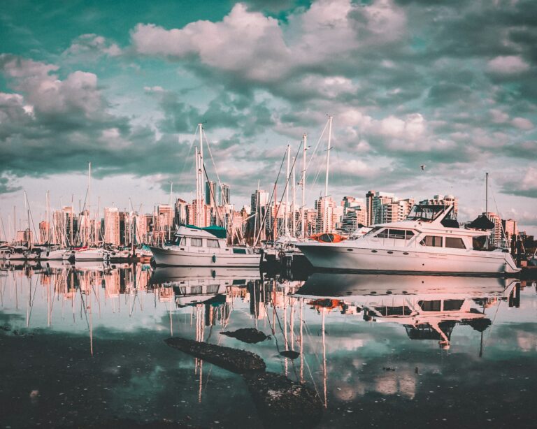 6 YACHT DAY ESSENTIALS
